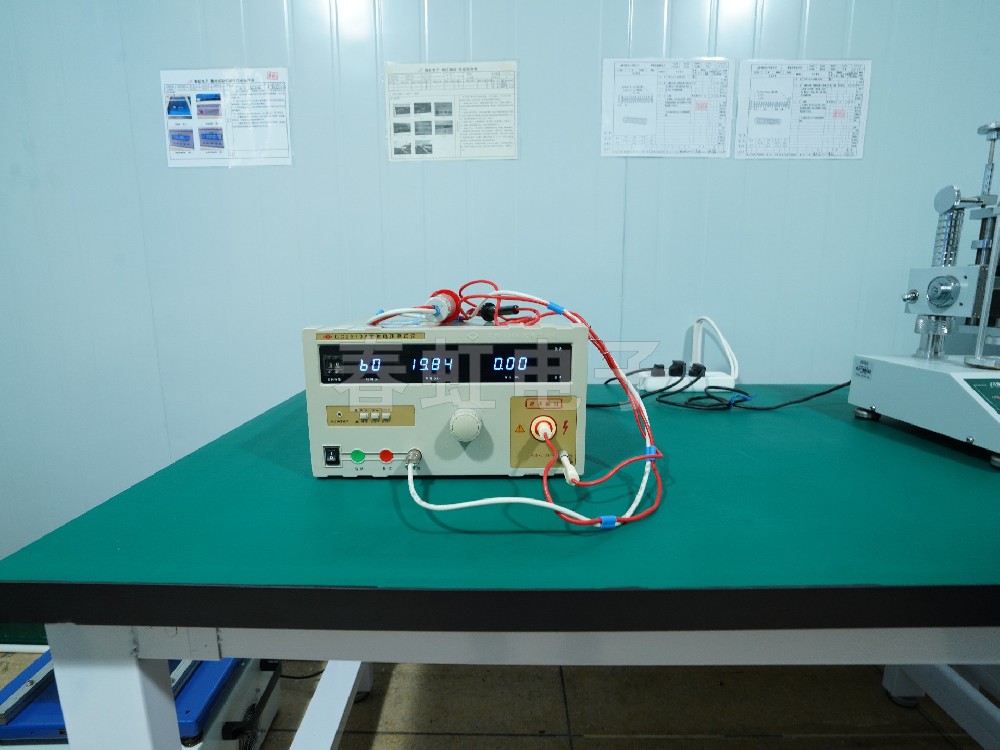 耐压测试仪